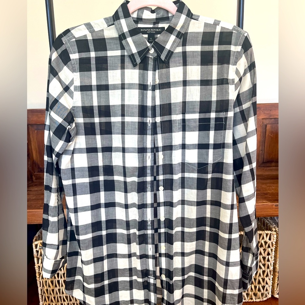 Banana Republic plaid button down. Size Small.